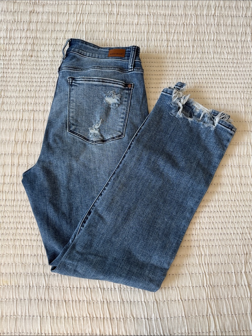 Judy Blue Medium Blue Straight Leg Jeans with Frayed Hem